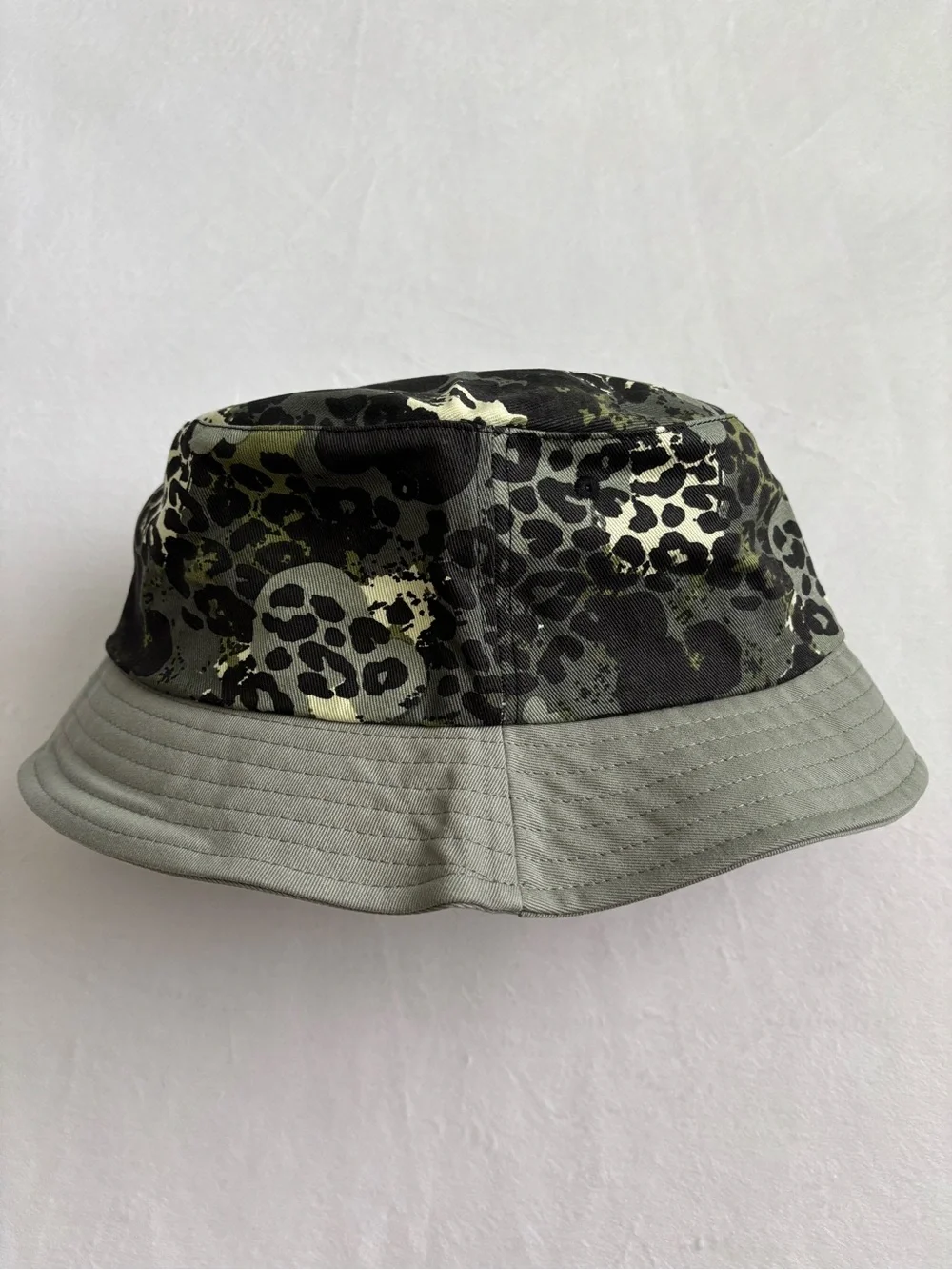 Disney Spirit Jersey Adult Mickey Mouse Animal Print Leopard Bucket Hat NWT